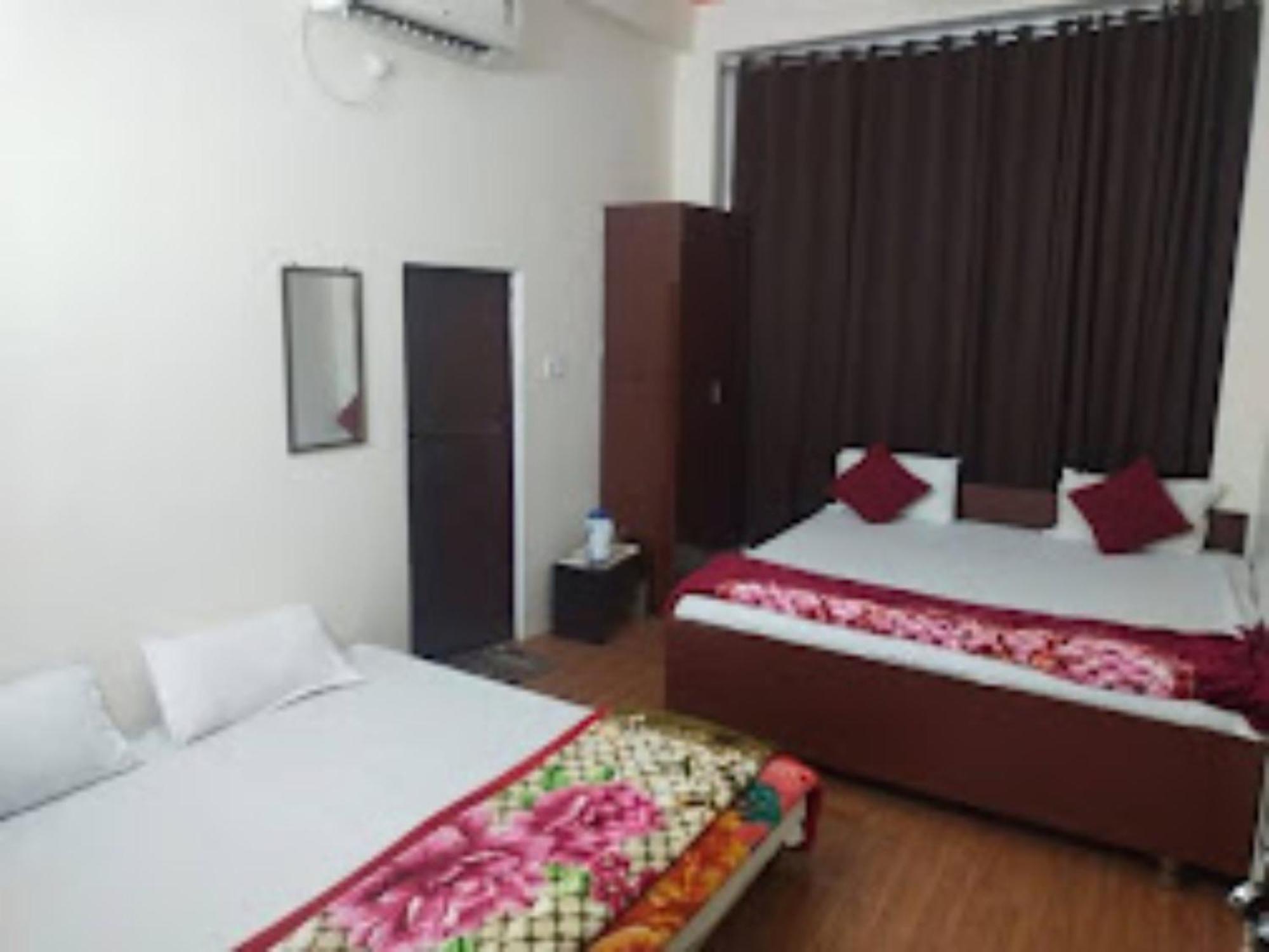 Goroomgo Varanasi Paradise Varanasi - Parking & Restaurant Available - Perfect Location And Comfortable Room Exterior photo
