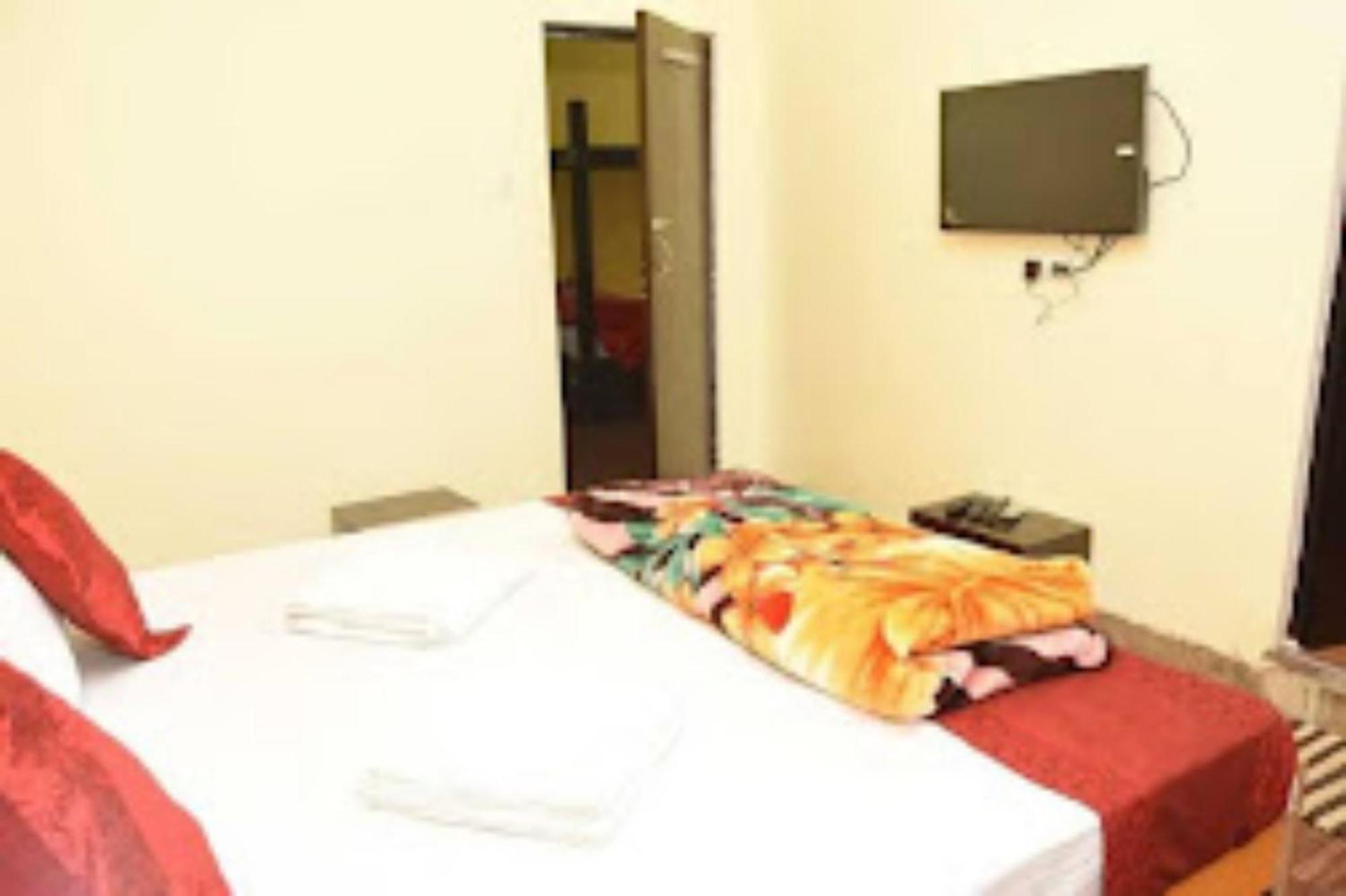 Goroomgo Varanasi Paradise Varanasi - Parking & Restaurant Available - Perfect Location And Comfortable Room Exterior photo