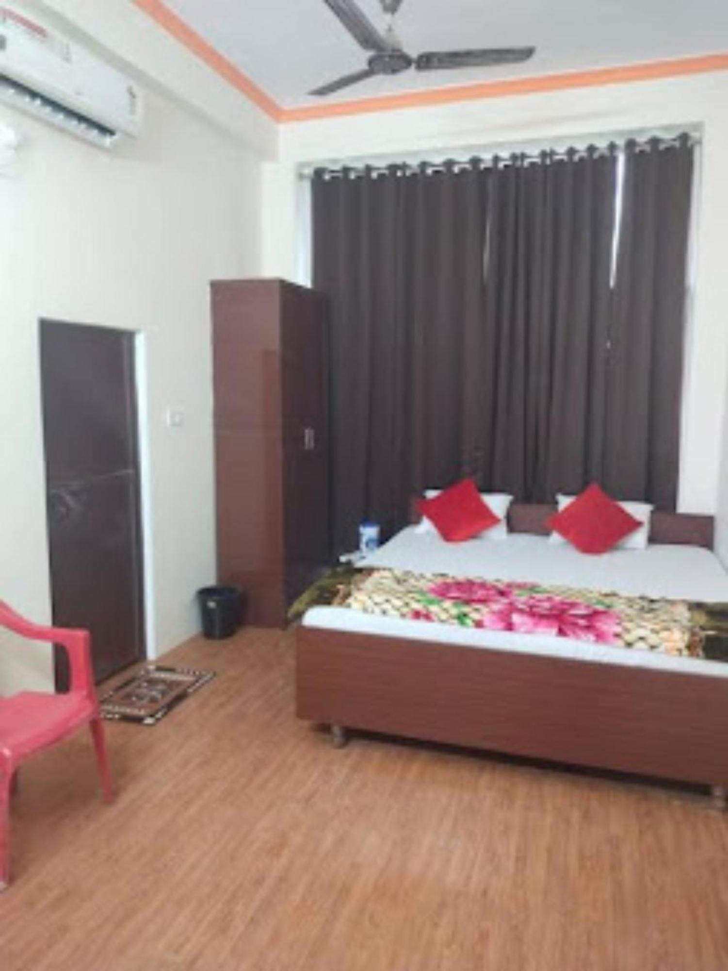 Goroomgo Varanasi Paradise Varanasi - Parking & Restaurant Available - Perfect Location And Comfortable Room Exterior photo