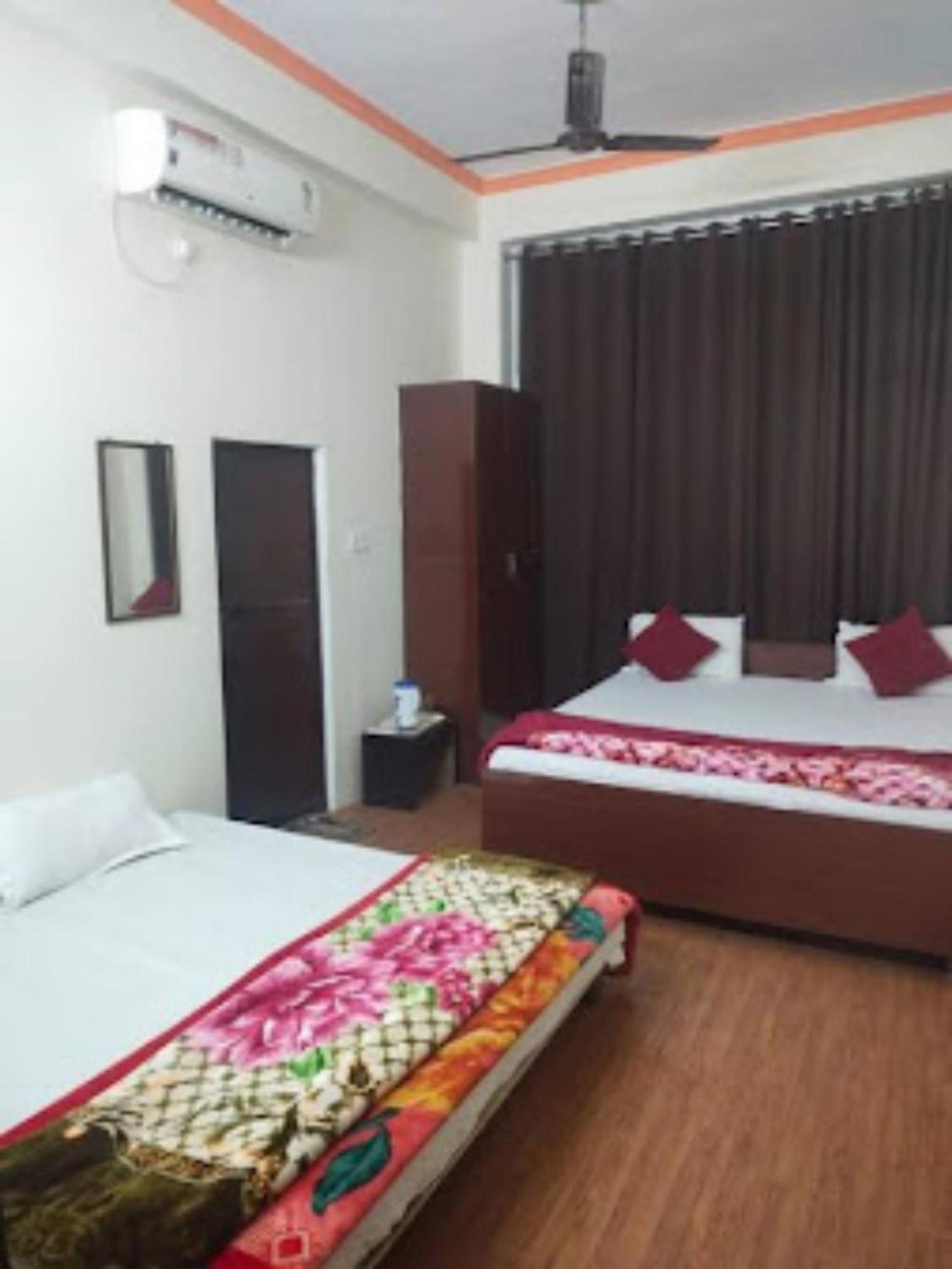 Goroomgo Varanasi Paradise Varanasi - Parking & Restaurant Available - Perfect Location And Comfortable Room Exterior photo