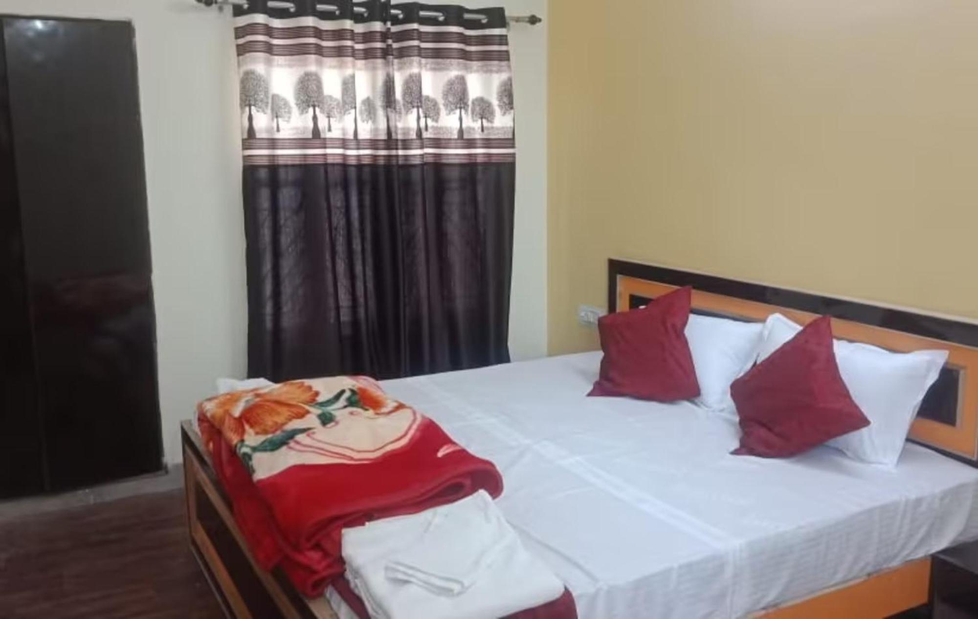 Goroomgo Varanasi Paradise Varanasi - Parking & Restaurant Available - Perfect Location And Comfortable Room Exterior photo