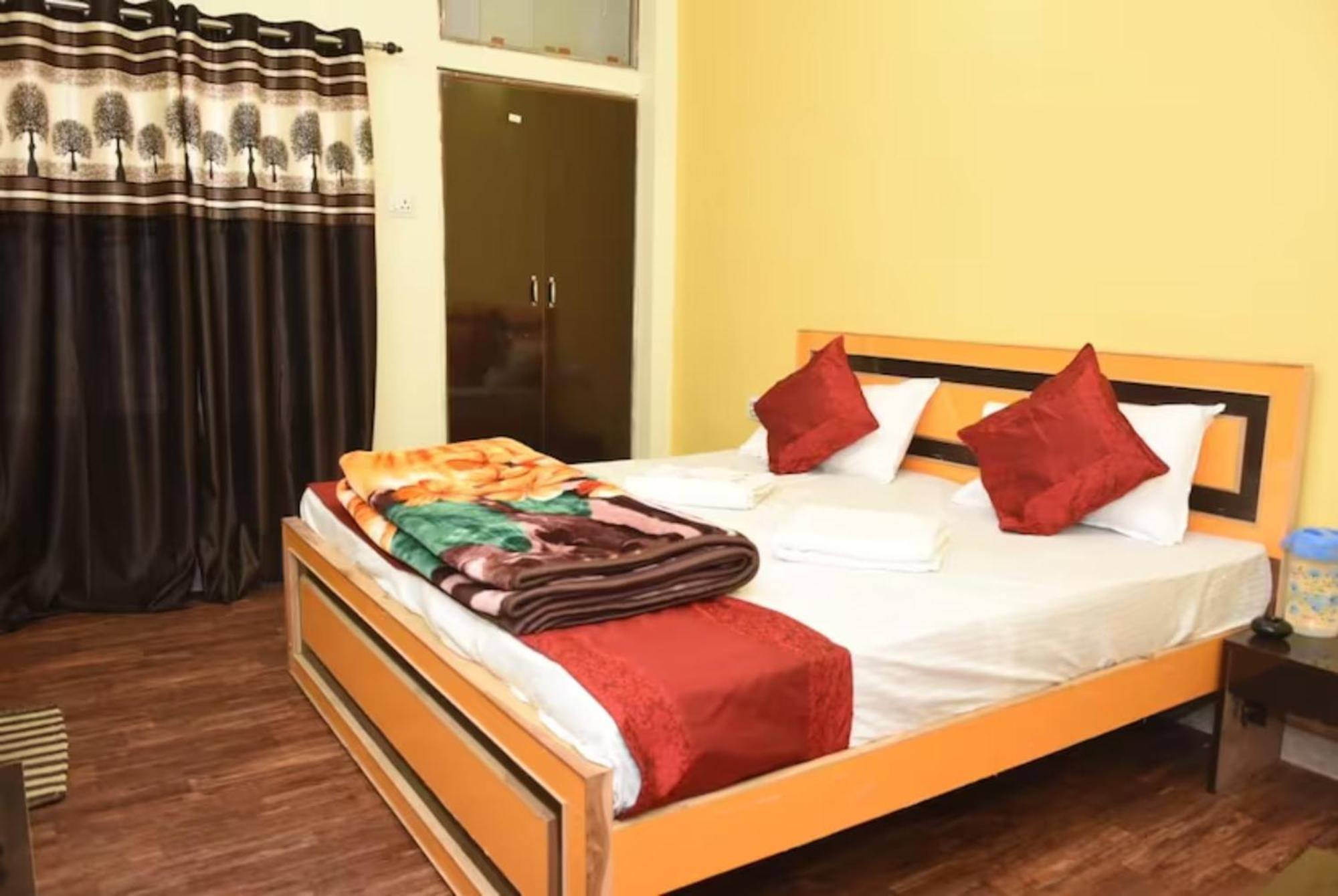 Goroomgo Varanasi Paradise Varanasi - Parking & Restaurant Available - Perfect Location And Comfortable Room Exterior photo