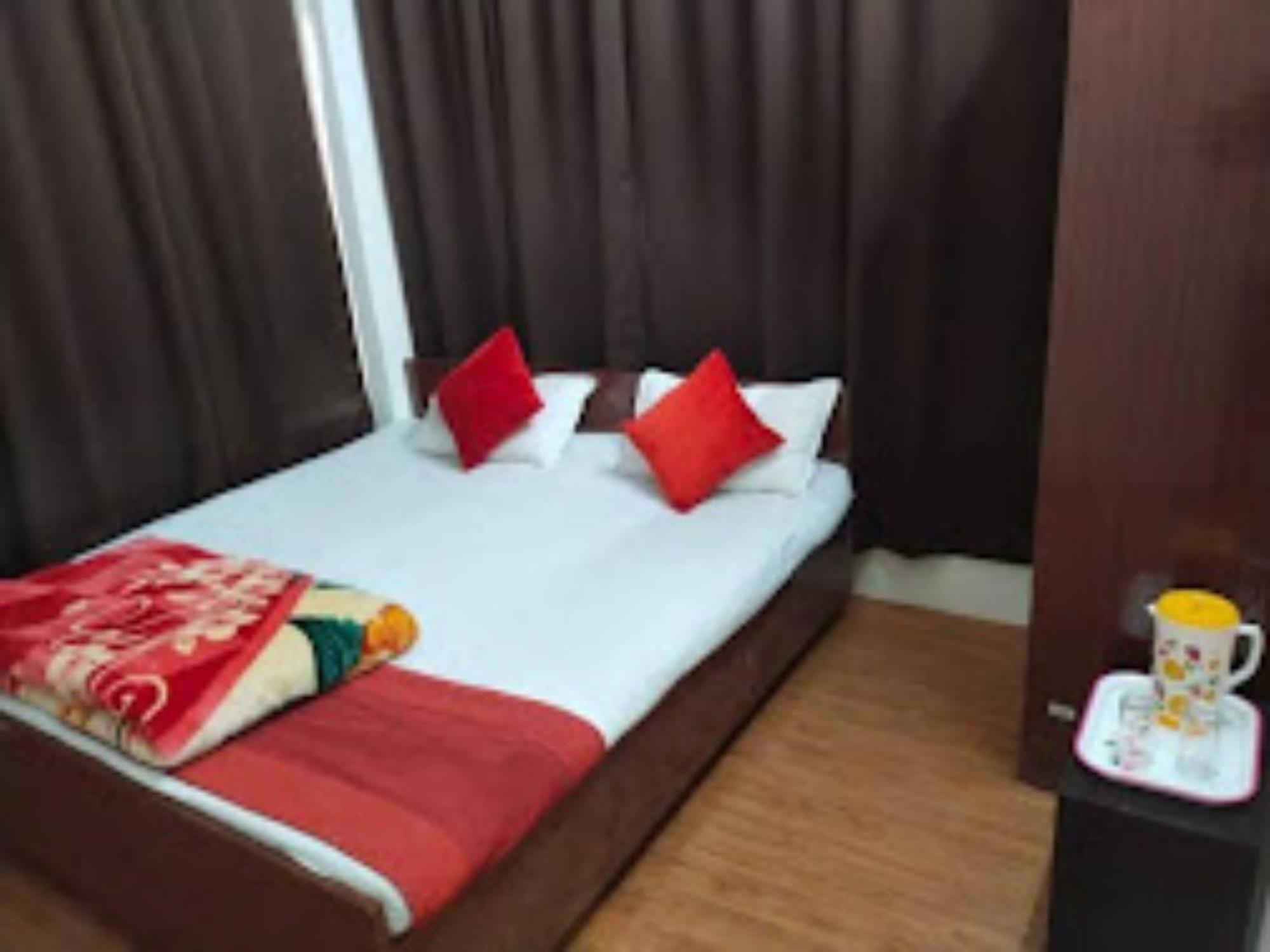 Goroomgo Varanasi Paradise Varanasi - Parking & Restaurant Available - Perfect Location And Comfortable Room Exterior photo