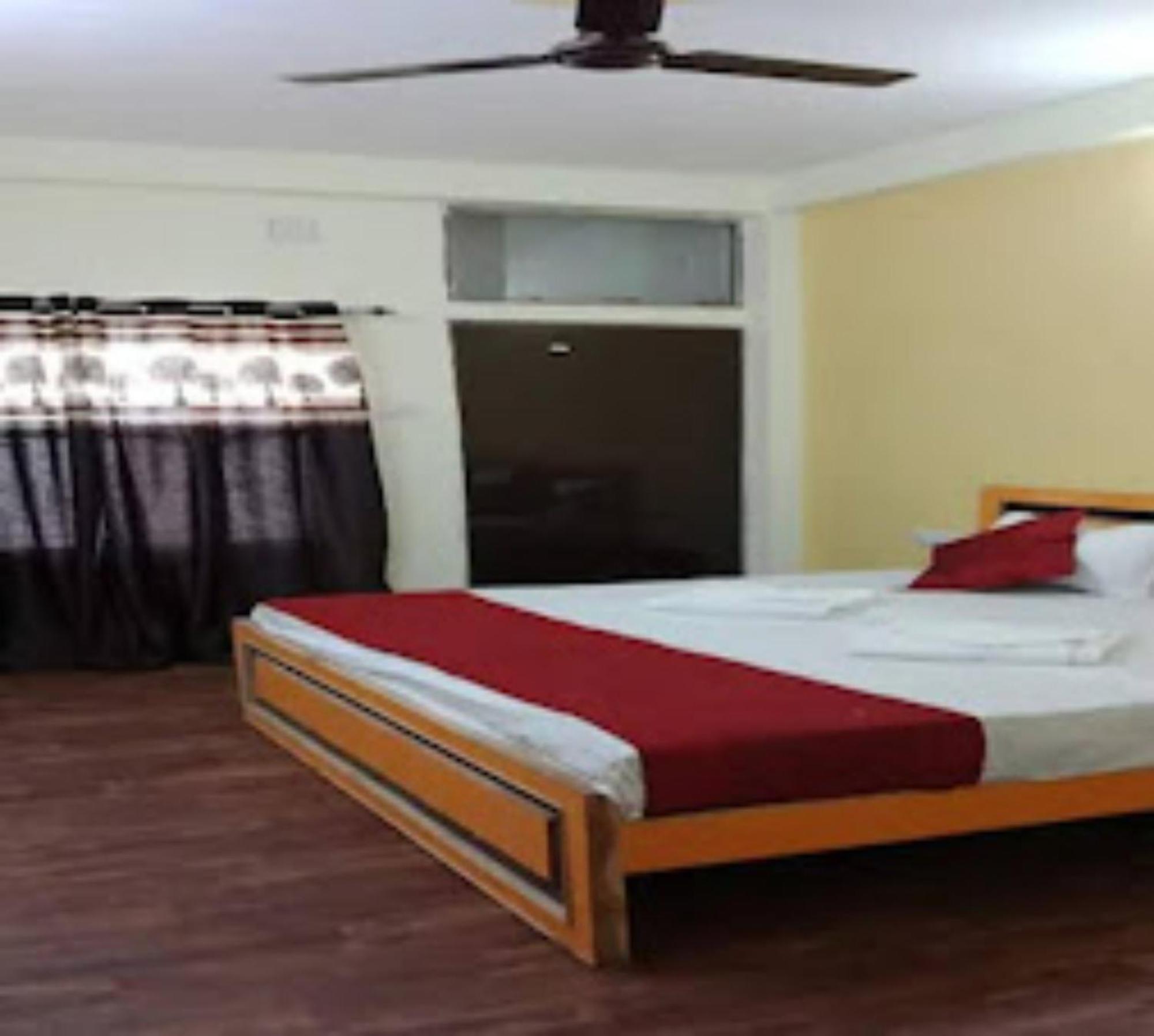 Goroomgo Varanasi Paradise Varanasi - Parking & Restaurant Available - Perfect Location And Comfortable Room Exterior photo